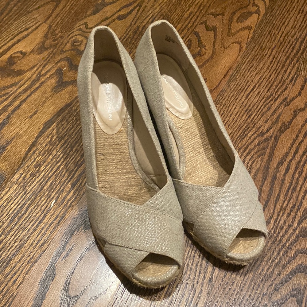 2.5” Adrienne Vittadini Bailee Wedges - Picture 1 of 4
